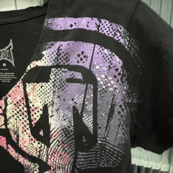 Distressed TAP OUT print VNECK T Shirt - Picture 13 of 14